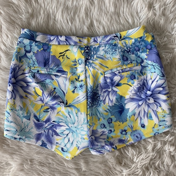 J.O.A. Los Angeles Tie Front Floral Shorts - Picture 11 of 14